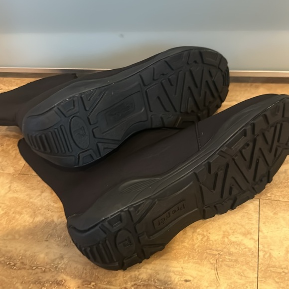 Proper scotch guard waterproof winter boots black new. Size 9. Warm - Picture 5 of 6